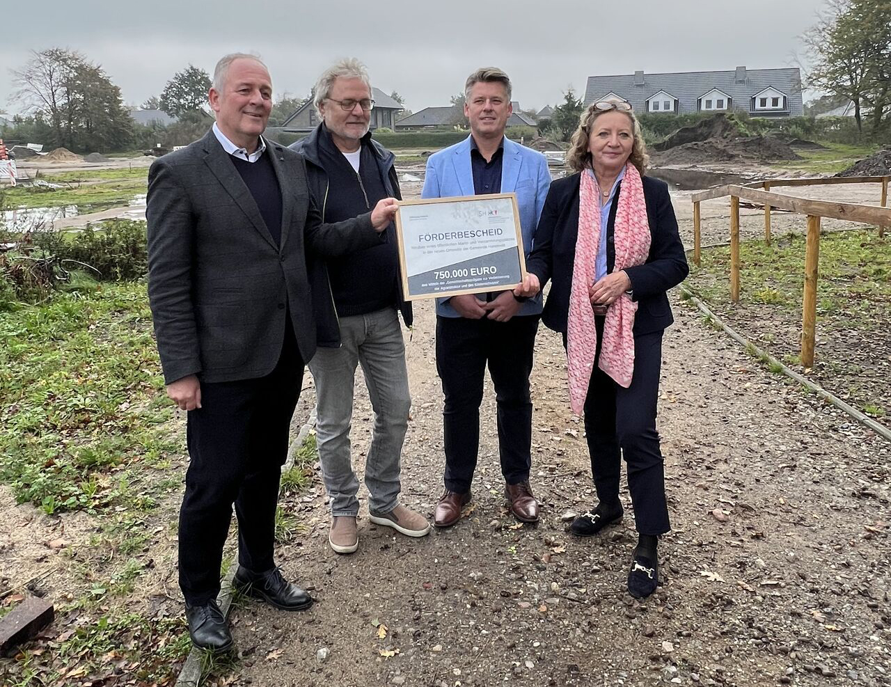 In Handewitt wird der Förderbescheid überreicht